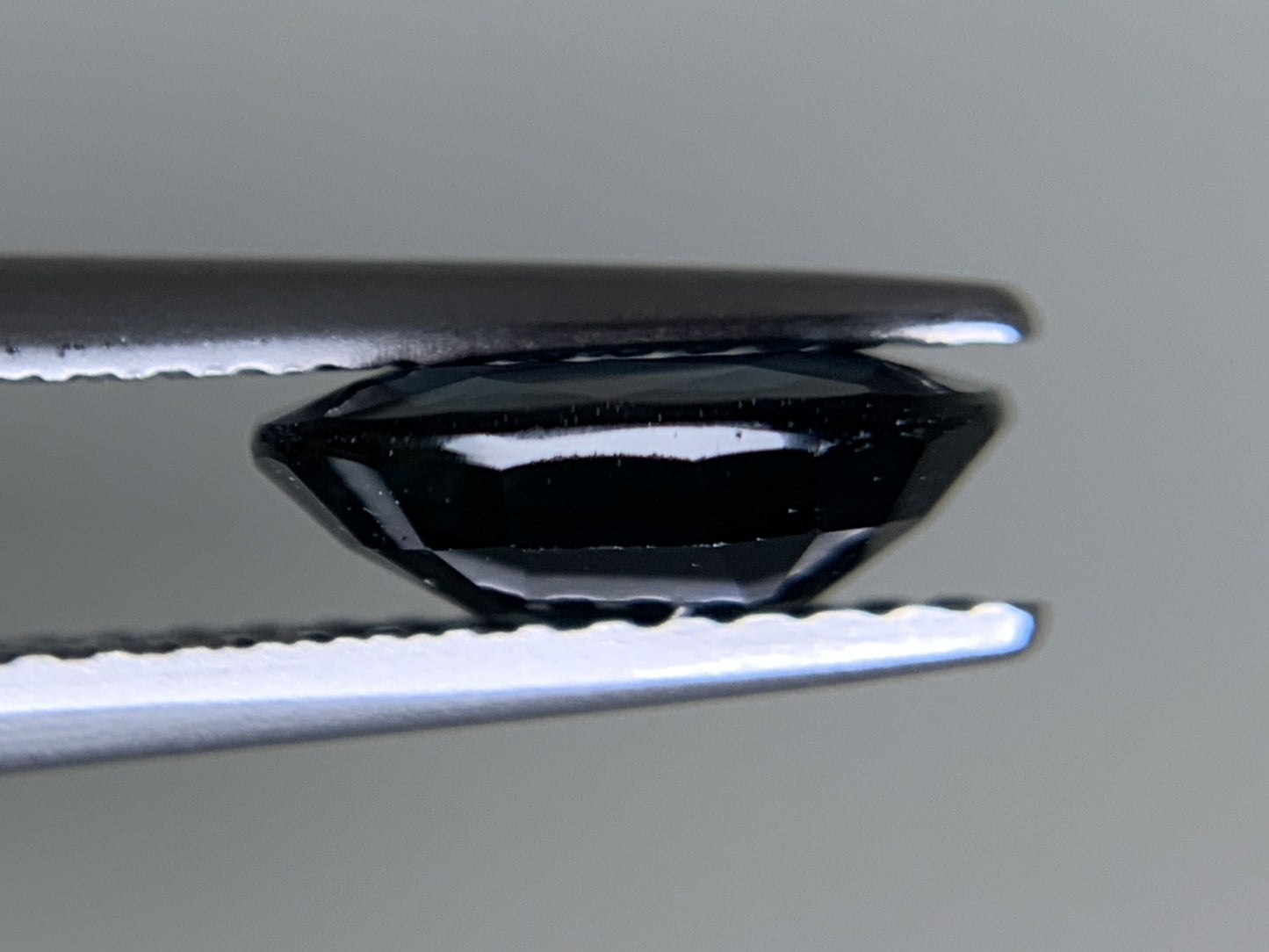 サファイア 天然 1.680ct 宝石ソーティング付き 8.5㎜×6.7㎜×3.1㎜ ルース（ 裸石 ） 8044Y