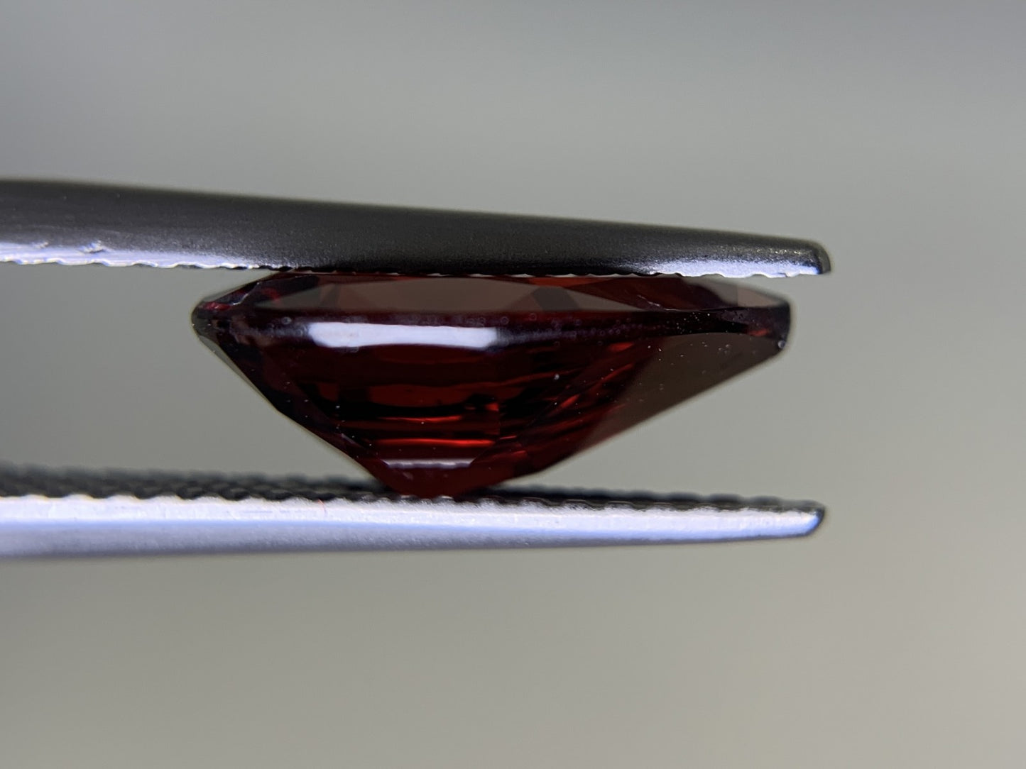ガーネット 3.177ct  宝石ソーティング付き  12.0㎜×7.8㎜×4.6㎜　  ルース（ 裸石 ） 2048Y