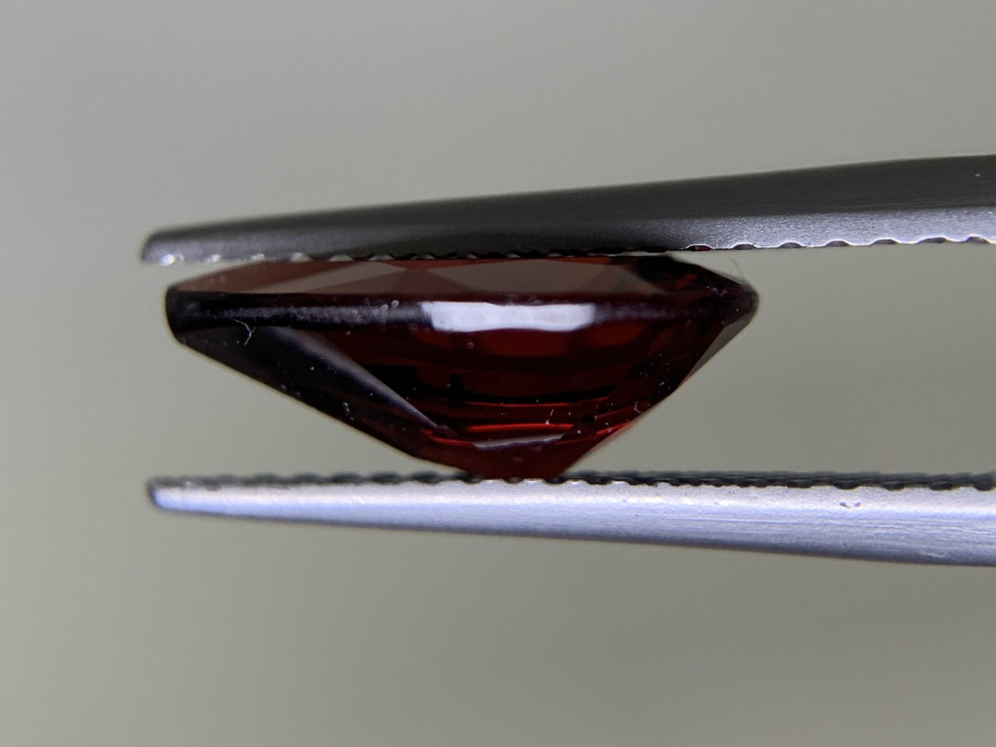 ガーネット 3.177ct  宝石ソーティング付き  12.0㎜×7.8㎜×4.6㎜　  ルース（ 裸石 ） 2048Y