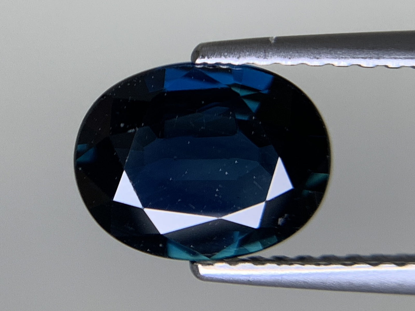 サファイア 天然 1.680ct 宝石ソーティング付き 8.5㎜×6.7㎜×3.1㎜ ルース（ 裸石 ） 8044Y