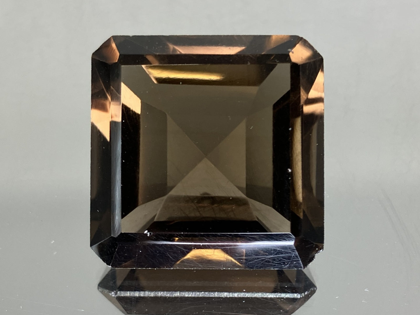 スモーキークォーツ 天然 54.811ct 宝石ソーティング付き 24.0㎜×24.0㎜×13.9㎜ ルース（ 裸石 ） 8320YY