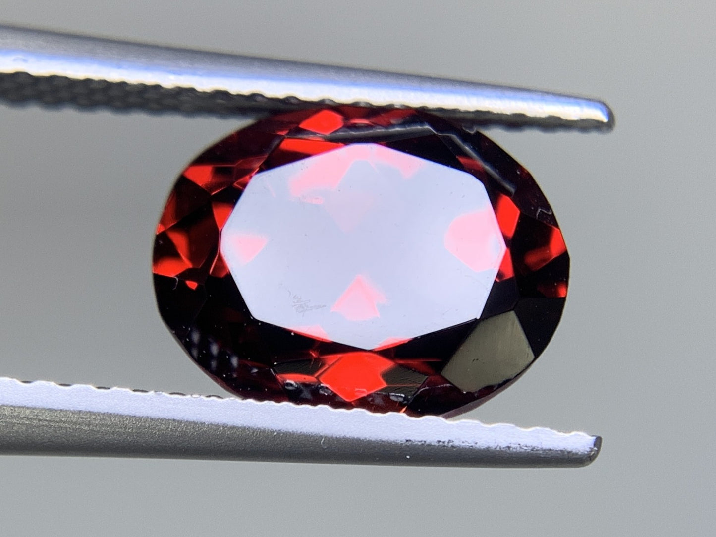ガーネット 3.449ct  宝石ソーティング付き  10.1㎜×7.8㎜×5.3㎜　  ルース（ 裸石 ） 2047Y