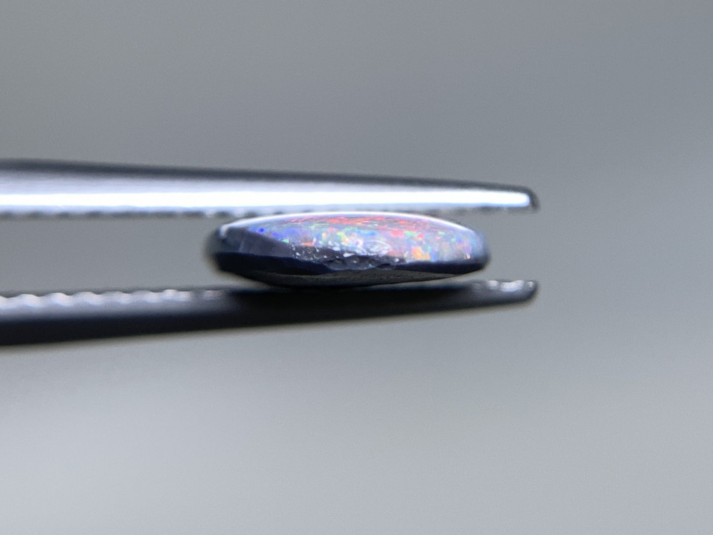 ブラックオパール 天然 1.711ct 中央宝石ソーティング付き 13.3㎜×8.7㎜×2.2㎜ ルース（ 裸石 ） 7102Y