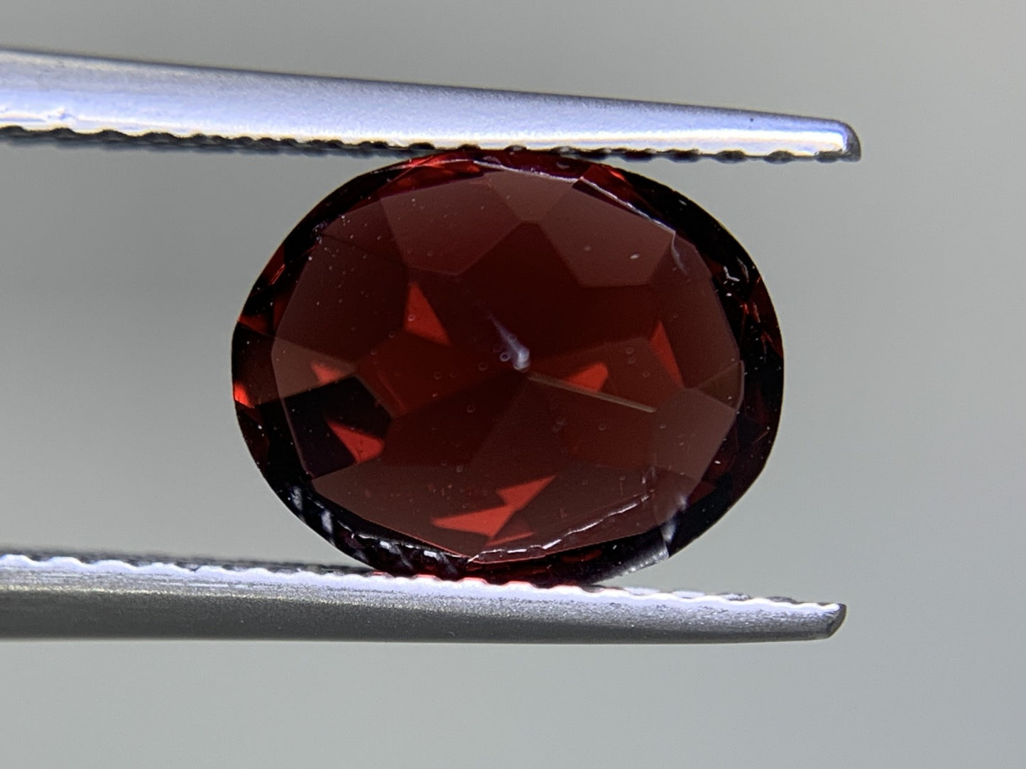 ガーネット 3.449ct  宝石ソーティング付き  10.1㎜×7.8㎜×5.3㎜　  ルース（ 裸石 ） 2047Y