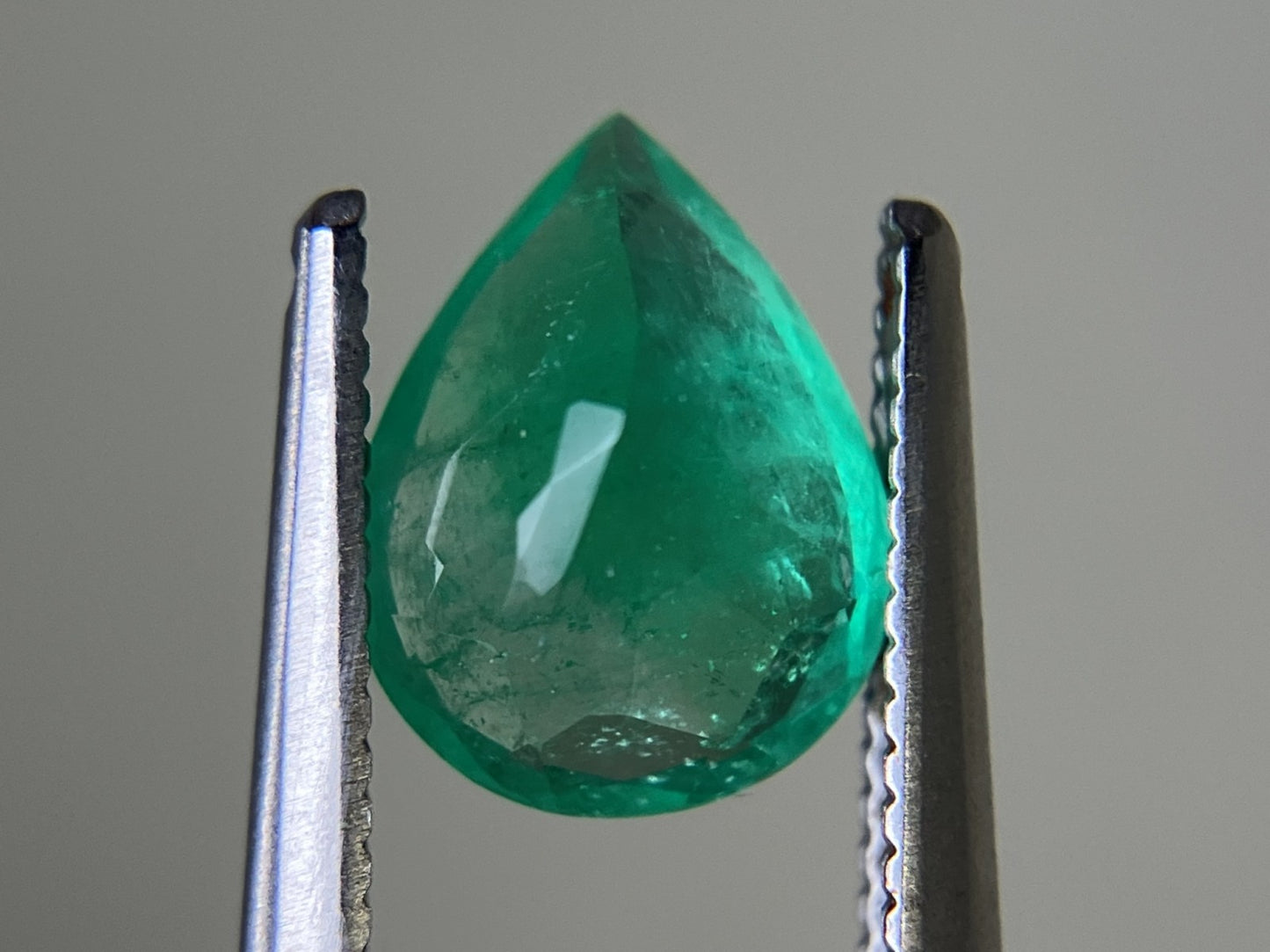 エメラルド 天然 1.216ct 中央宝石ソーティング付き 8.69㎜×6.69㎜×4.30㎜ 天然 ルース（ 裸石 ） 5455YY