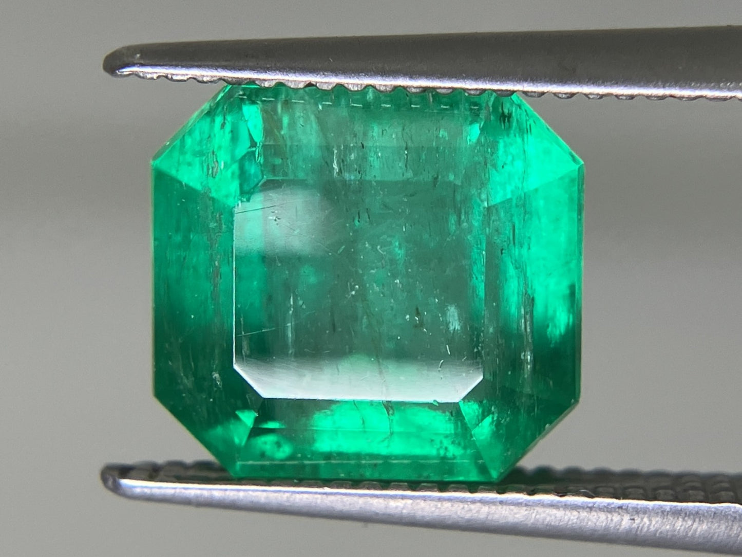 エメラルド 3.651ct 中央宝石ソーティング付き  8.98㎜×8.47㎜×6.03㎜  ルース（ 裸石 ） 3654YY