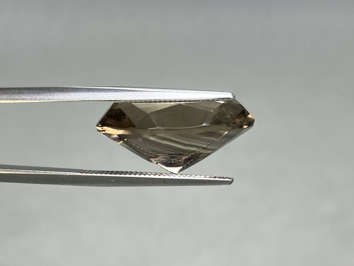 スモーキークォーツ 天然 12.631ct 宝石ソーティング付き 19.4㎜×12.9㎜×9.2㎜ ルース（ 裸石 ） 8322YY