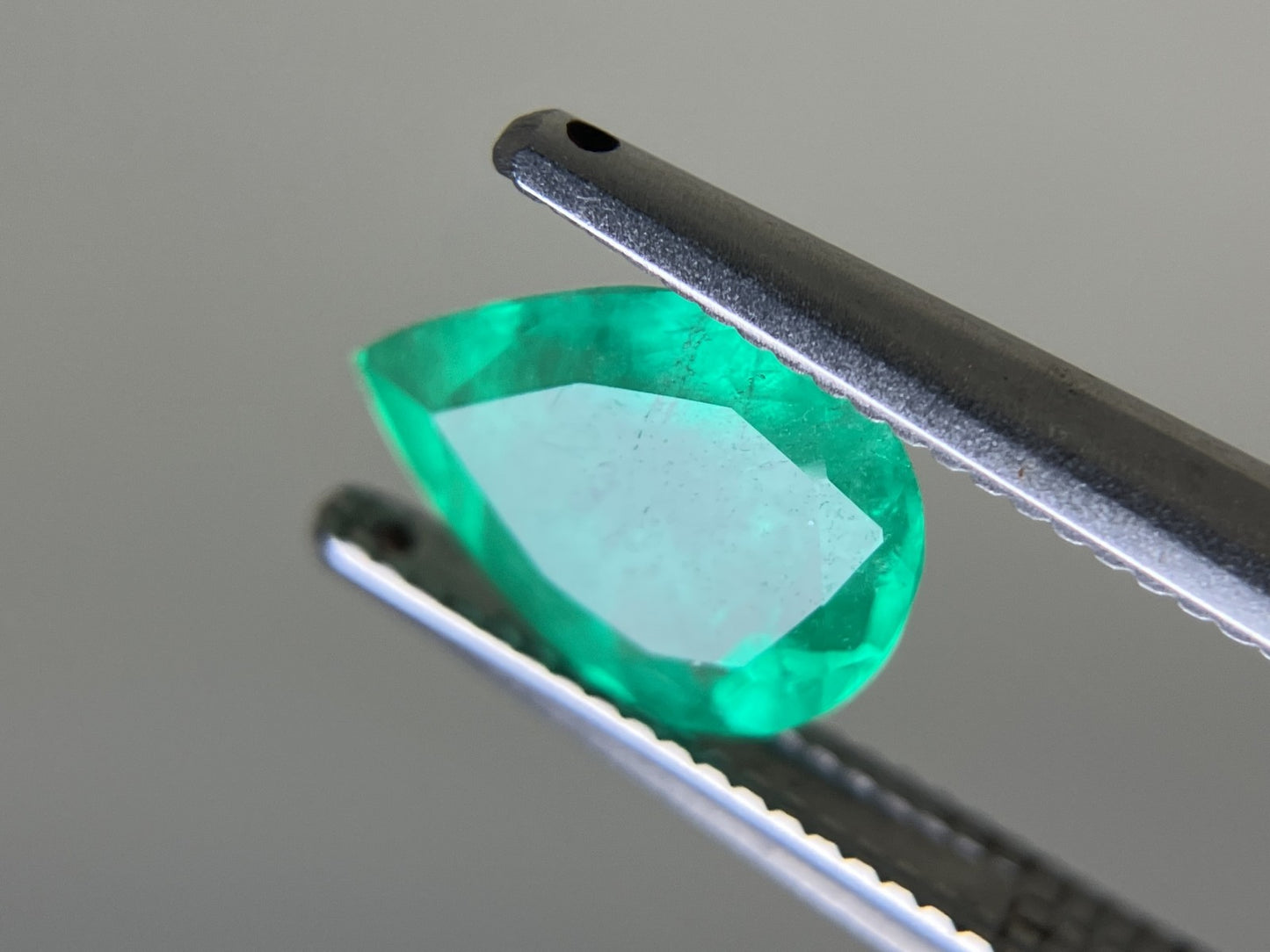 エメラルド 天然 1.216ct 中央宝石ソーティング付き 8.69㎜×6.69㎜×4.30㎜ 天然 ルース（ 裸石 ） 5455YY