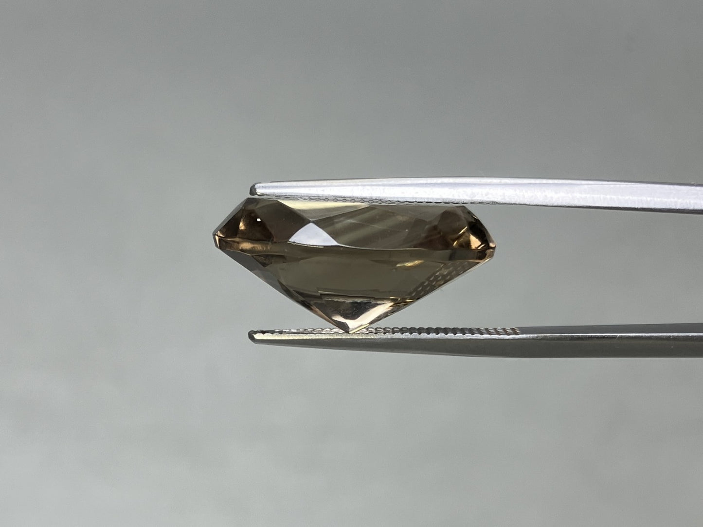 スモーキークォーツ 天然 12.631ct 宝石ソーティング付き 19.4㎜×12.9㎜×9.2㎜ ルース（ 裸石 ） 8322YY