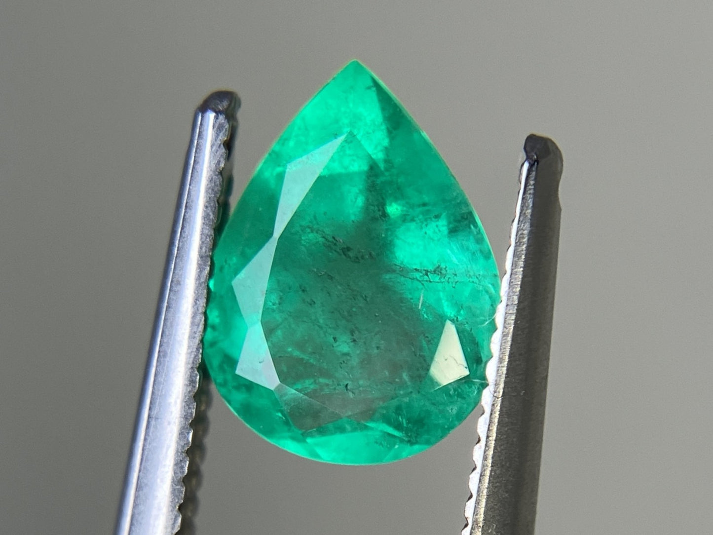 エメラルド 天然 1.216ct 中央宝石ソーティング付き 8.69㎜×6.69㎜×4.30㎜ 天然 ルース（ 裸石 ） 5455YY