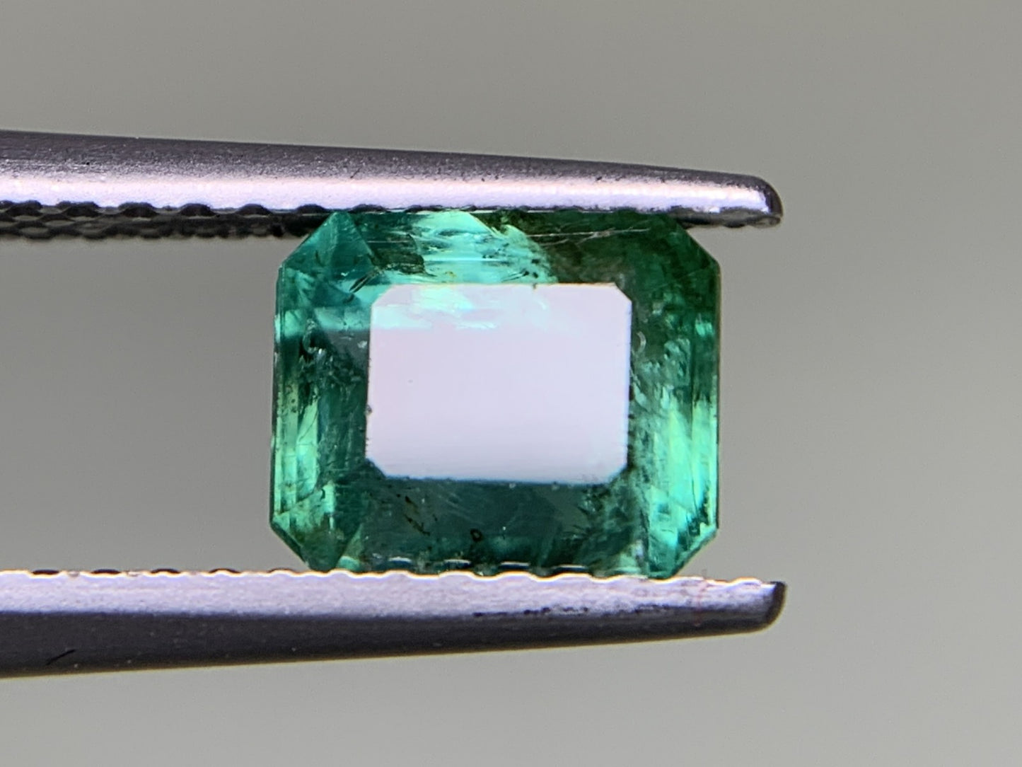 エメラルド 1.563ct 宝石ソーティング付き  6.7㎜×5.8㎜×4.7㎜  ルース（ 裸石 ） 3144Y