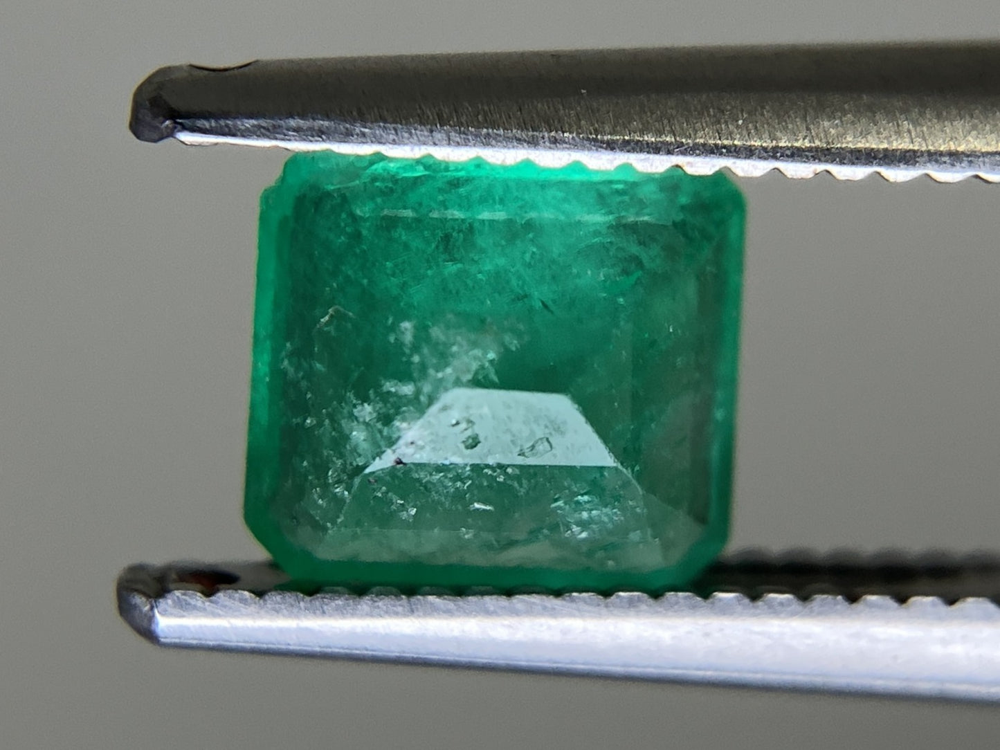 エメラルド 天然 0.861ct 中央宝石ソーティング付き 6.10㎜×5.76㎜×3.41㎜ 天然 ルース（ 裸石 ） 5442YY
