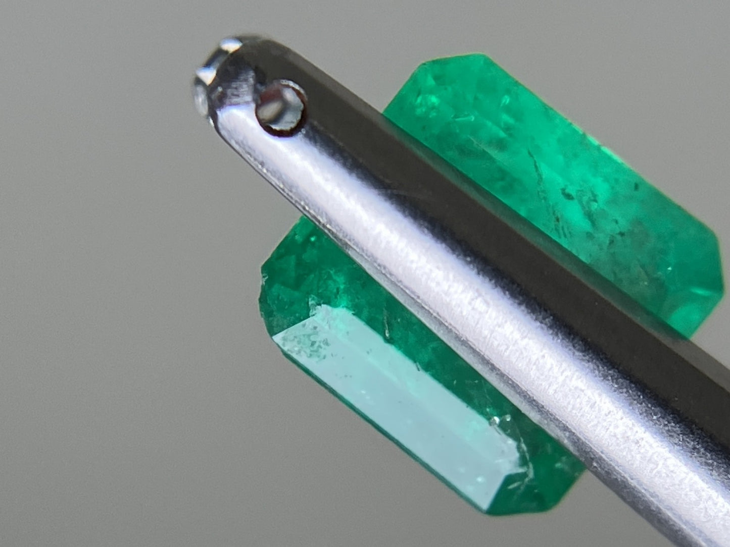 エメラルド 天然 0.861ct 中央宝石ソーティング付き 6.10㎜×5.76㎜×3.41㎜ 天然 ルース（ 裸石 ） 5442YY