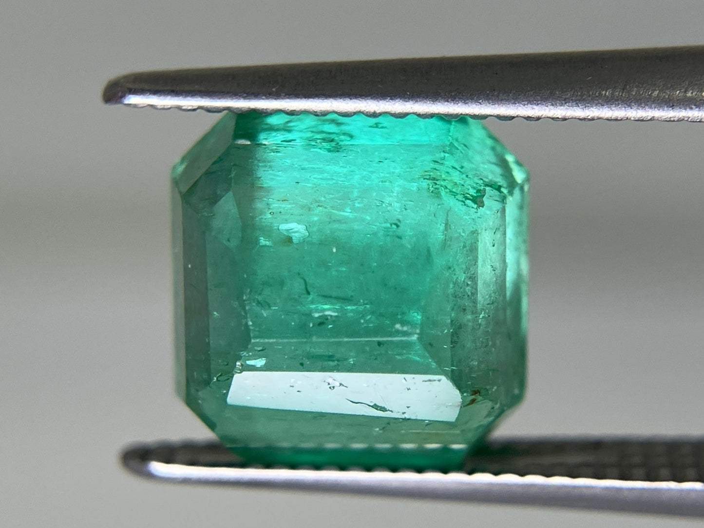 エメラルド 3.651ct 中央宝石ソーティング付き  8.98㎜×8.47㎜×6.03㎜  ルース（ 裸石 ） 3654YY