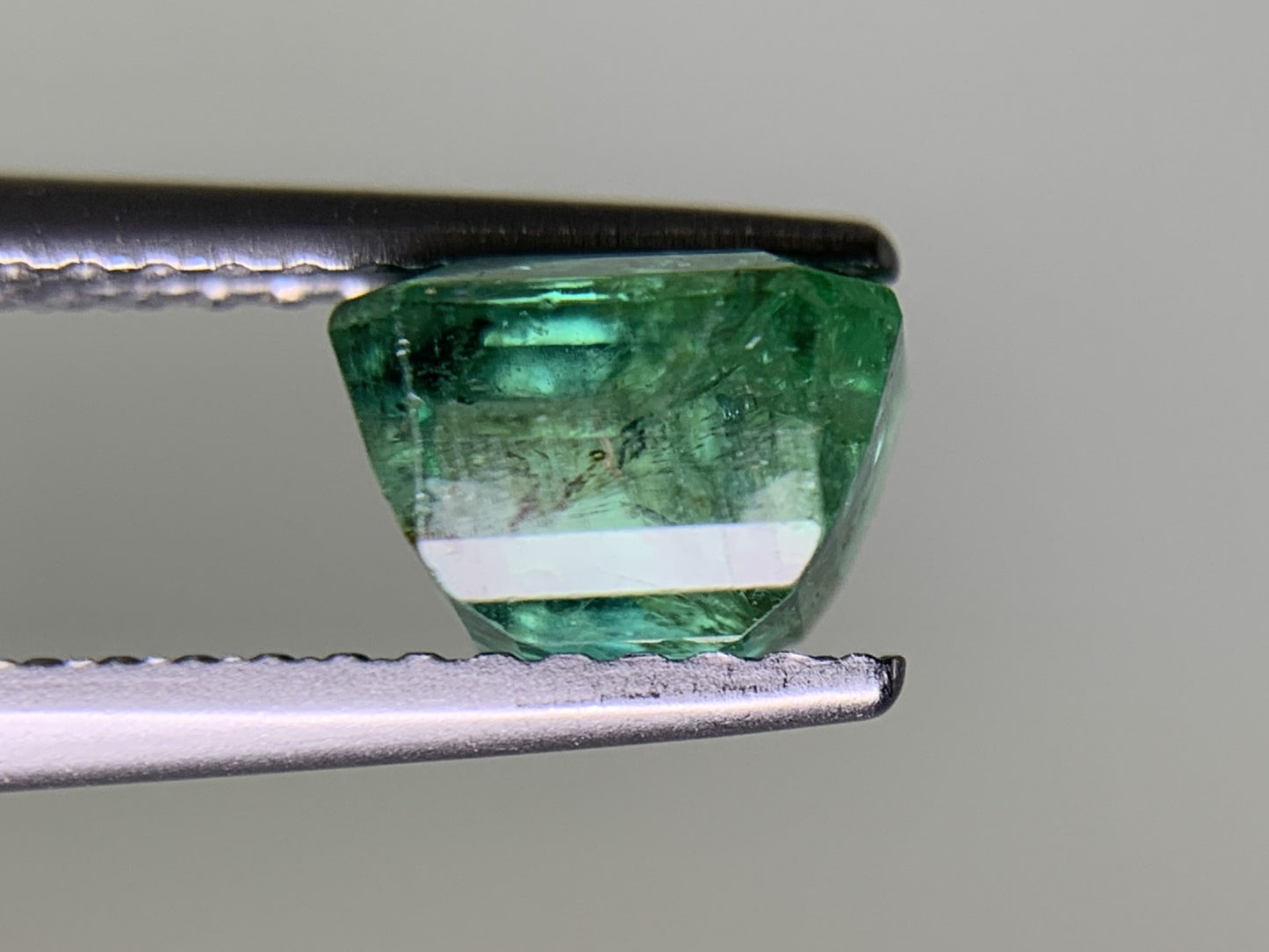 エメラルド 1.563ct 宝石ソーティング付き  6.7㎜×5.8㎜×4.7㎜  ルース（ 裸石 ） 3144Y