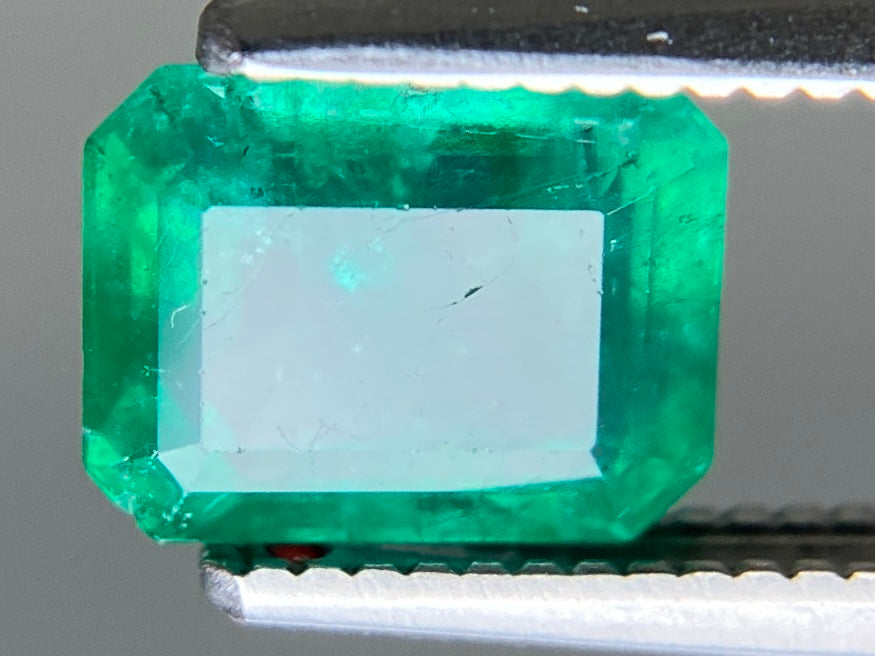 エメラルド 天然 1.313ct 中央宝石ソーティング付き 7.14㎜×5.59㎜×3.89㎜ ルース（ 裸石 ） 8294YY