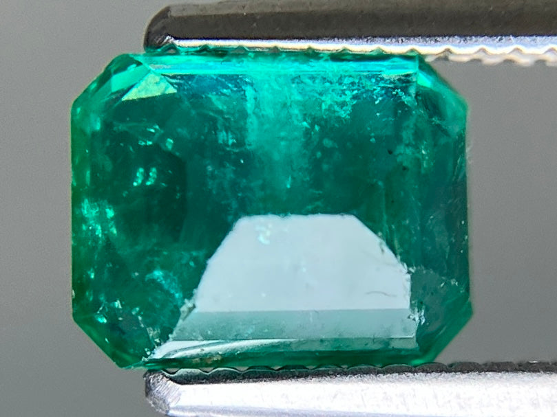 エメラルド 天然 1.313ct 中央宝石ソーティング付き 7.14㎜×5.59㎜×3.89㎜ ルース（ 裸石 ） 8294YY