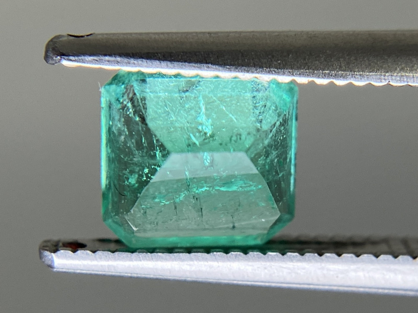 エメラルド 天然 1.107ct 中央宝石ソーティング付き 6.30㎜×6.16㎜×4.07㎜ 天然 ルース（ 裸石 ） 5452YY
