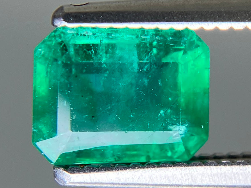 エメラルド 天然 1.313ct 中央宝石ソーティング付き 7.14㎜×5.59㎜×3.89㎜ ルース（ 裸石 ） 8294YY