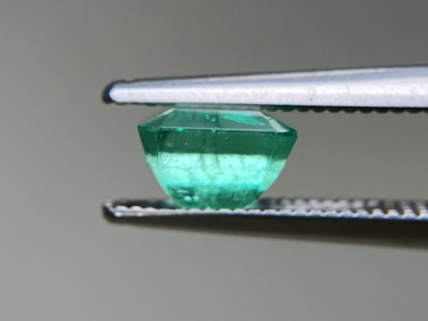 エメラルド 天然 1.107ct 中央宝石ソーティング付き 6.30㎜×6.16㎜×4.07㎜ 天然 ルース（ 裸石 ） 5452YY