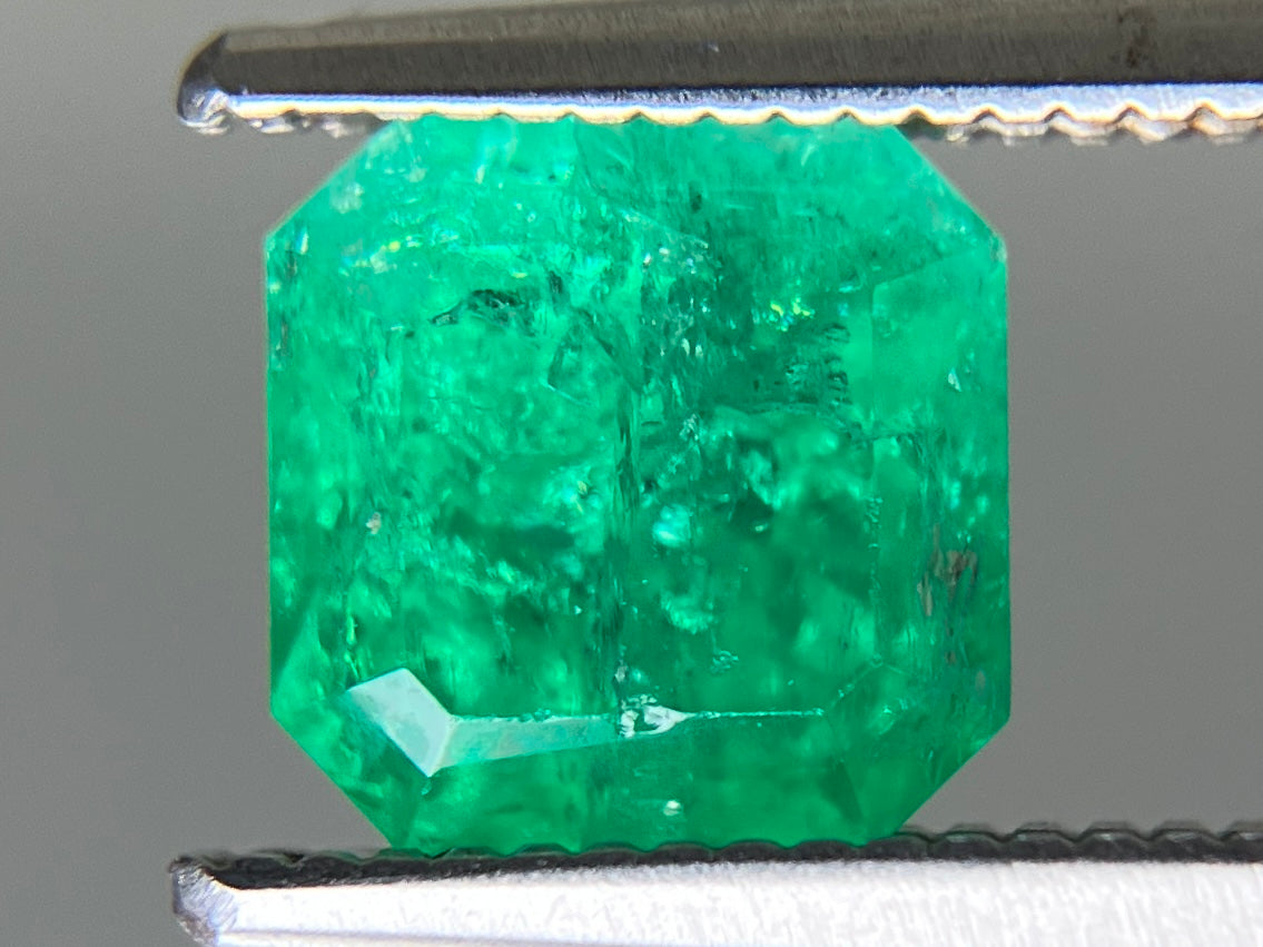 エメラルド 天然 1.235ct 宝石ソーティング付き 6.4㎜×6.4㎜×4.6㎜ ルース（ 裸石 ） 8283YY