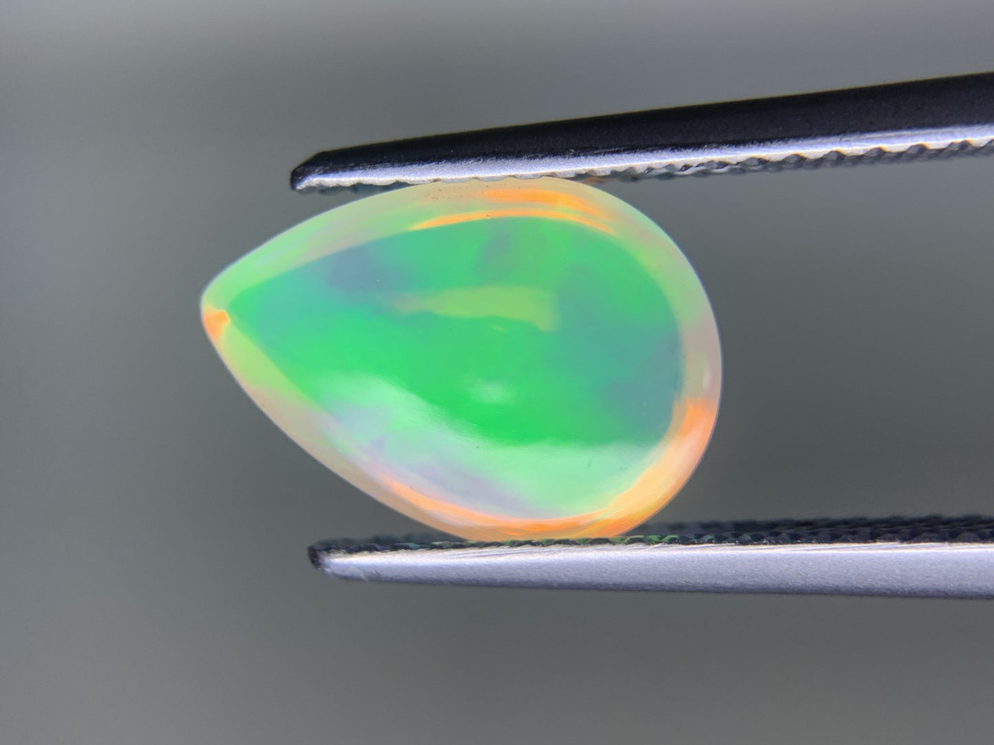 オパール 2.258ct 宝石ソーティング付き  12.3㎜×8.7㎜×4.8㎜  ルース（ 裸石 ） 3913Y