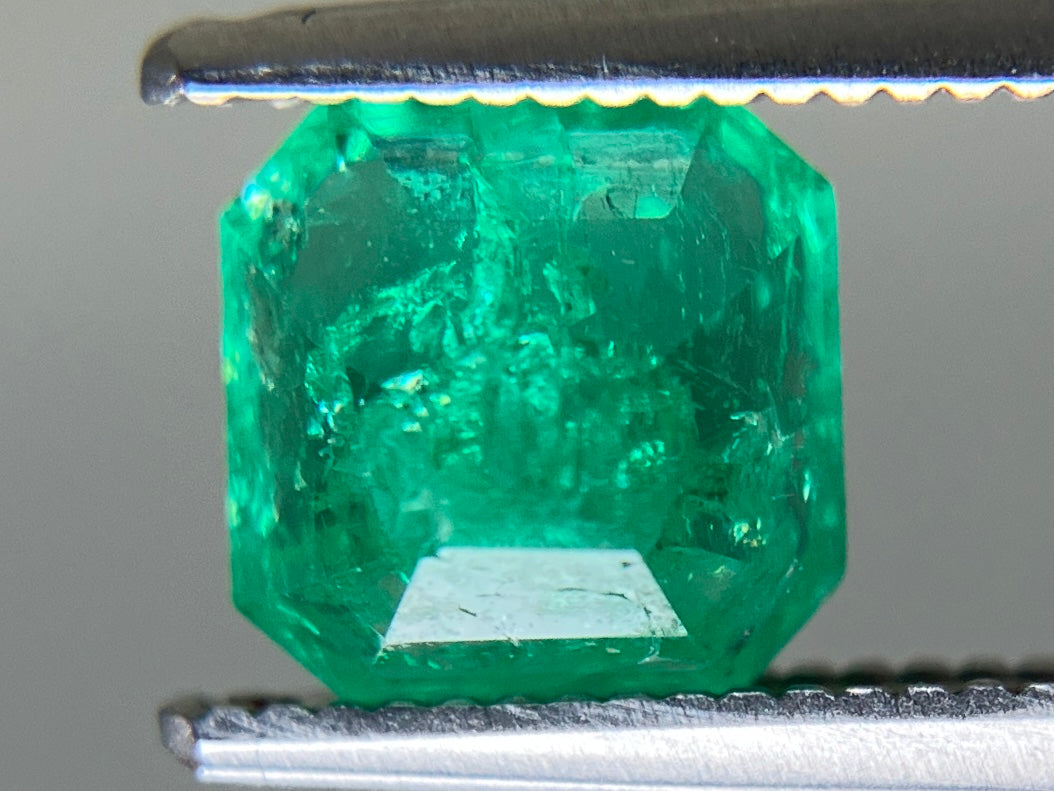 エメラルド 天然 1.235ct 宝石ソーティング付き 6.4㎜×6.4㎜×4.6㎜ ルース（ 裸石 ） 8283YY