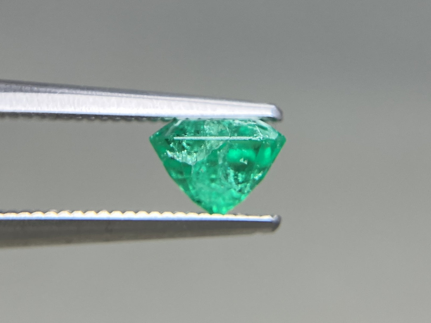 エメラルド 天然 1.235ct 宝石ソーティング付き 6.4㎜×6.4㎜×4.6㎜ ルース（ 裸石 ） 8283YY