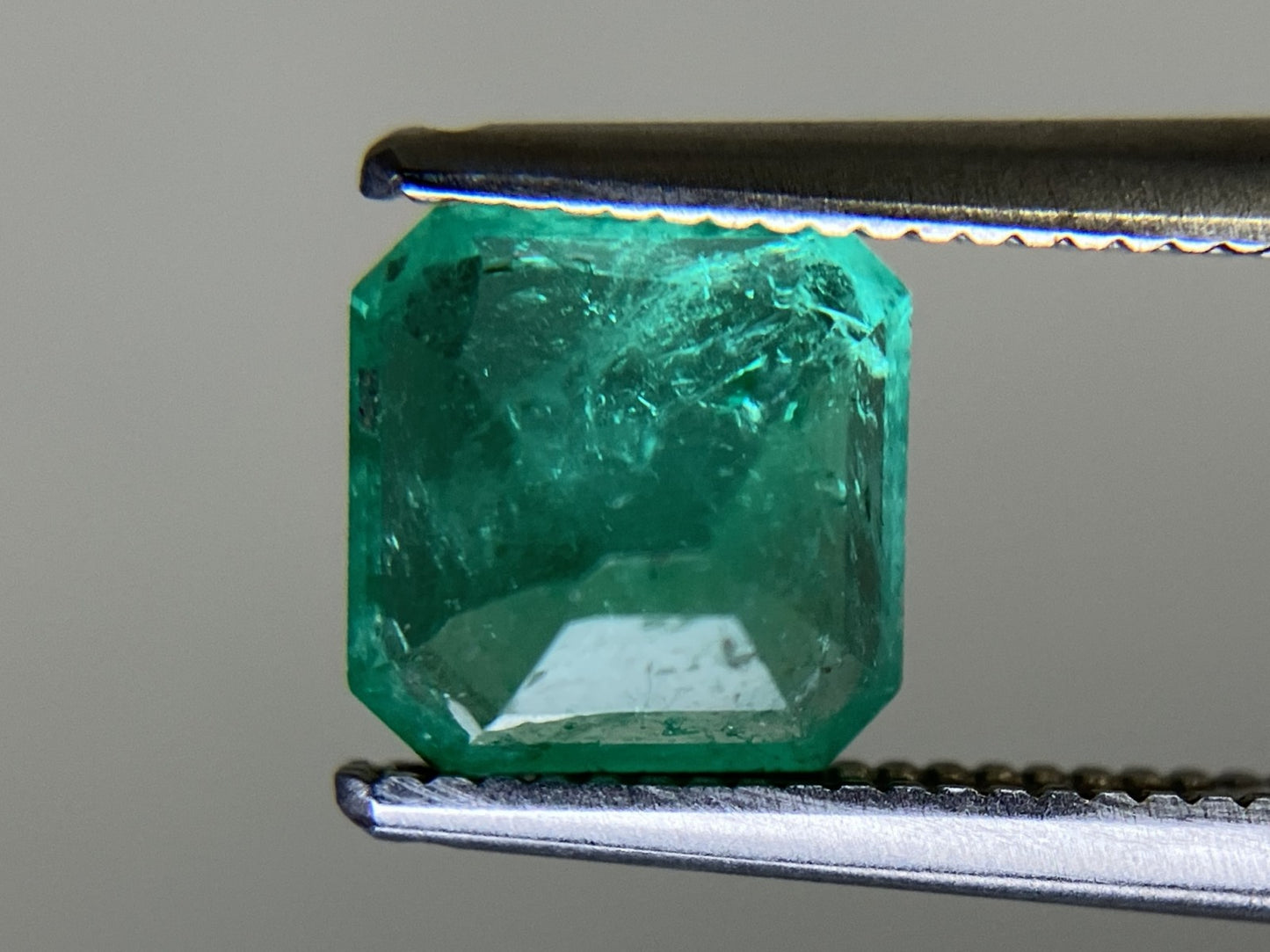 エメラルド  天然  1.507ct  中央宝石ソーティング付き  6.85㎜×6.78㎜×4.84㎜   天然 ルース（ 裸石 ） 5432YY