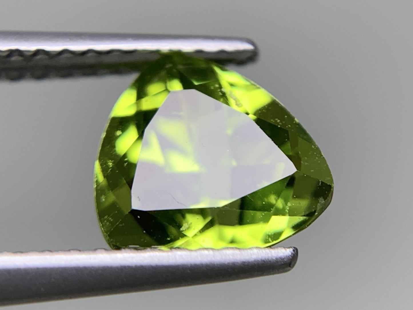 ペリドット 天然 2.114ct 宝石ソーティング付き 8.0㎜×7.9㎜×5.4㎜ ルース（ 裸石 ） 8315Y