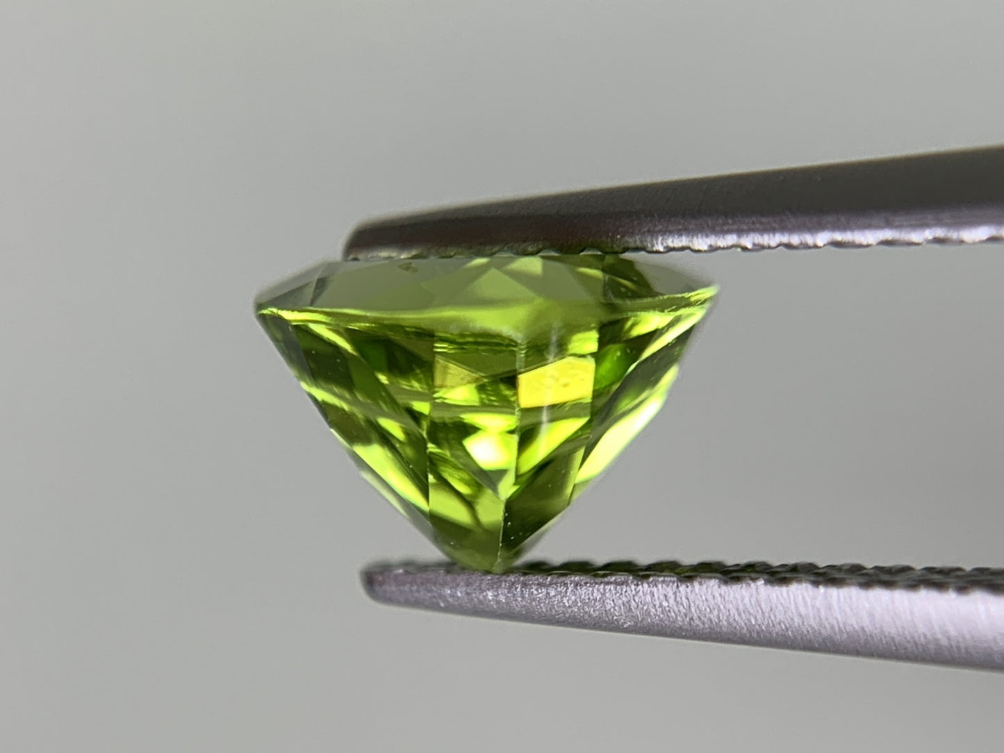 ペリドット 天然 2.114ct 宝石ソーティング付き 8.0㎜×7.9㎜×5.4㎜ ルース（ 裸石 ） 8315Y
