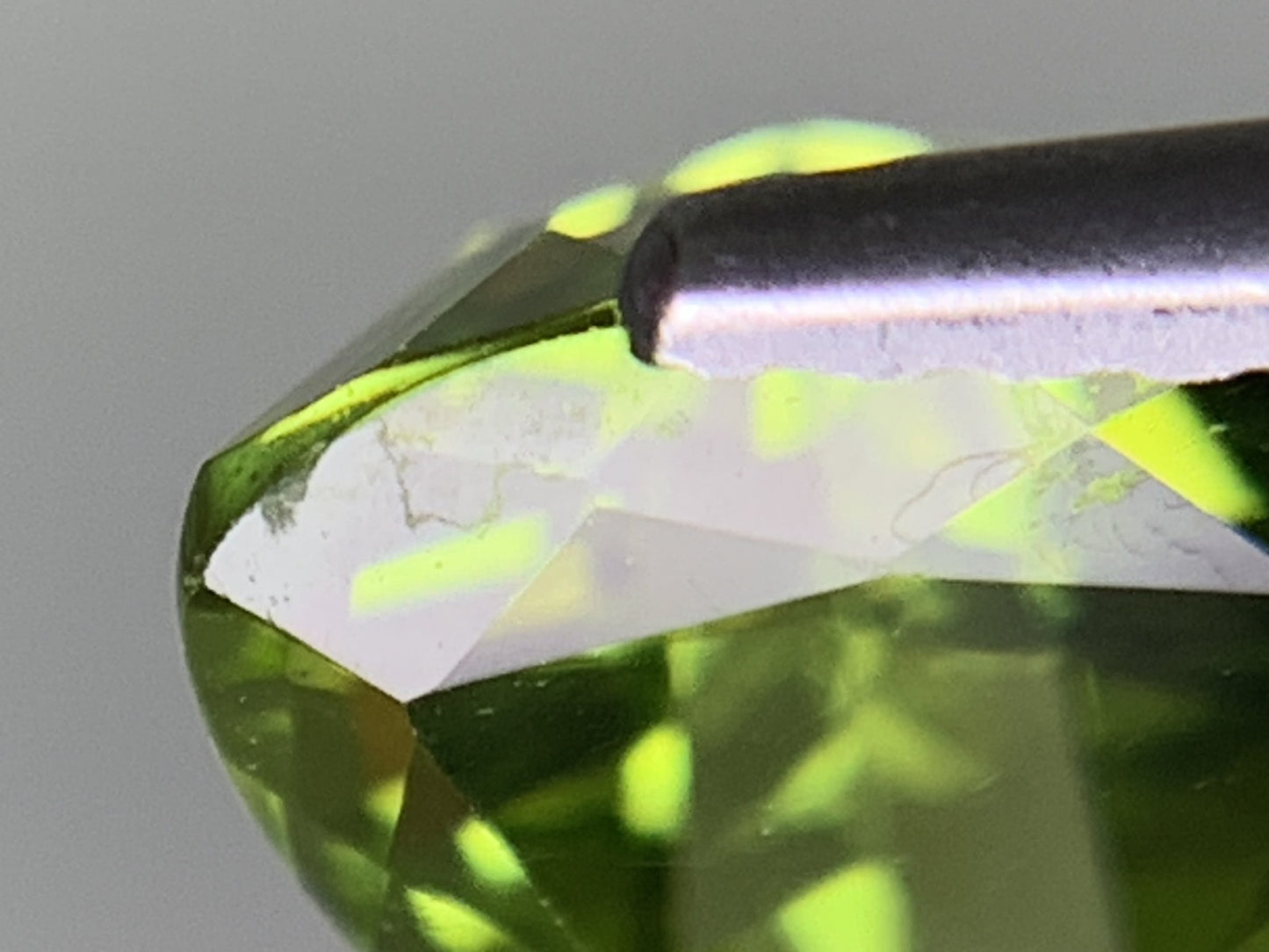 ペリドット 天然 2.114ct 宝石ソーティング付き 8.0㎜×7.9㎜×5.4㎜ ルース（ 裸石 ） 8315Y