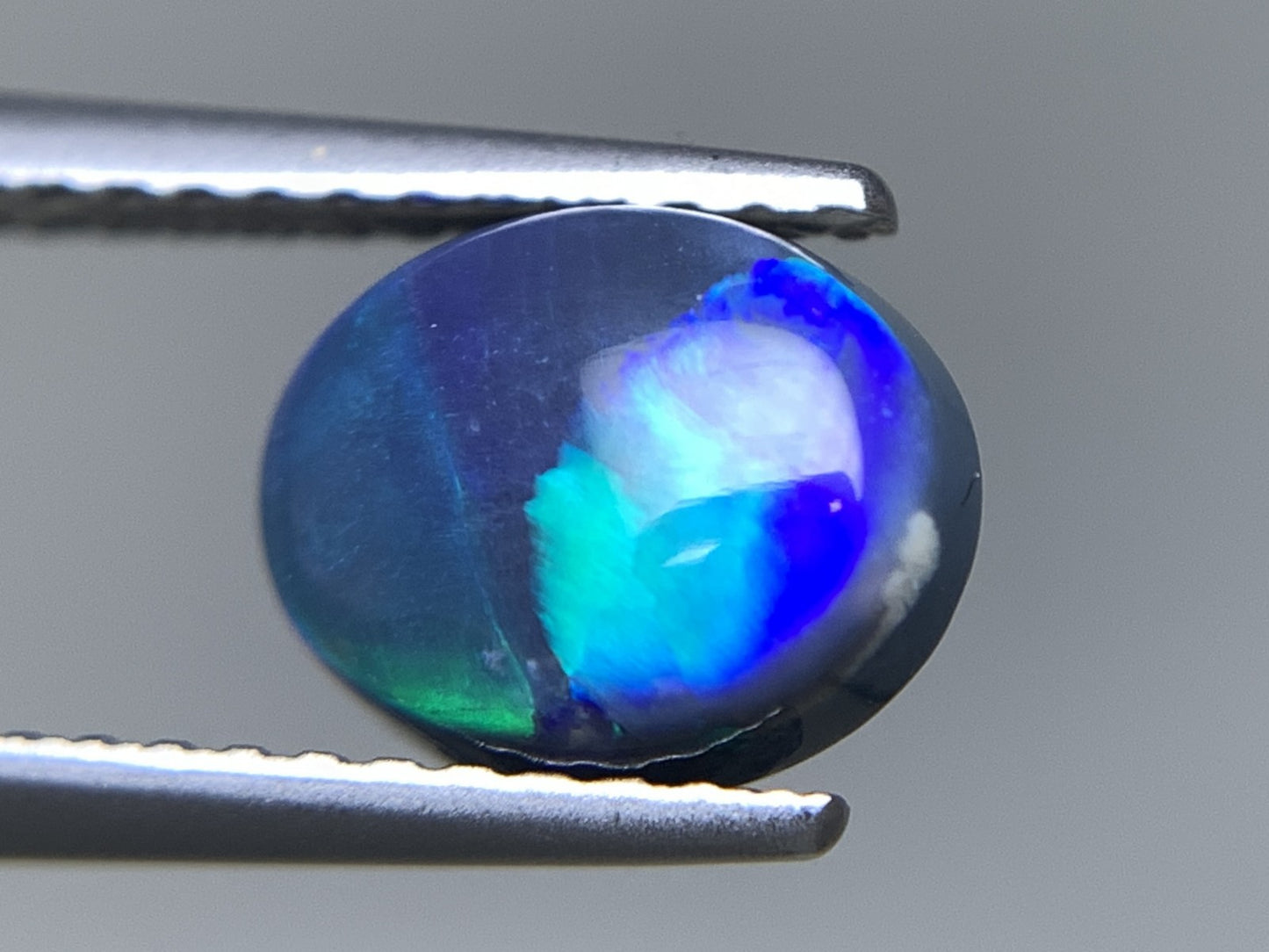 ブラックオパール 天然 1.283ct 中央宝石ソーティング付き 8.2㎜×6.6㎜×3.6㎜ ルース（ 裸石 ） 7098Y