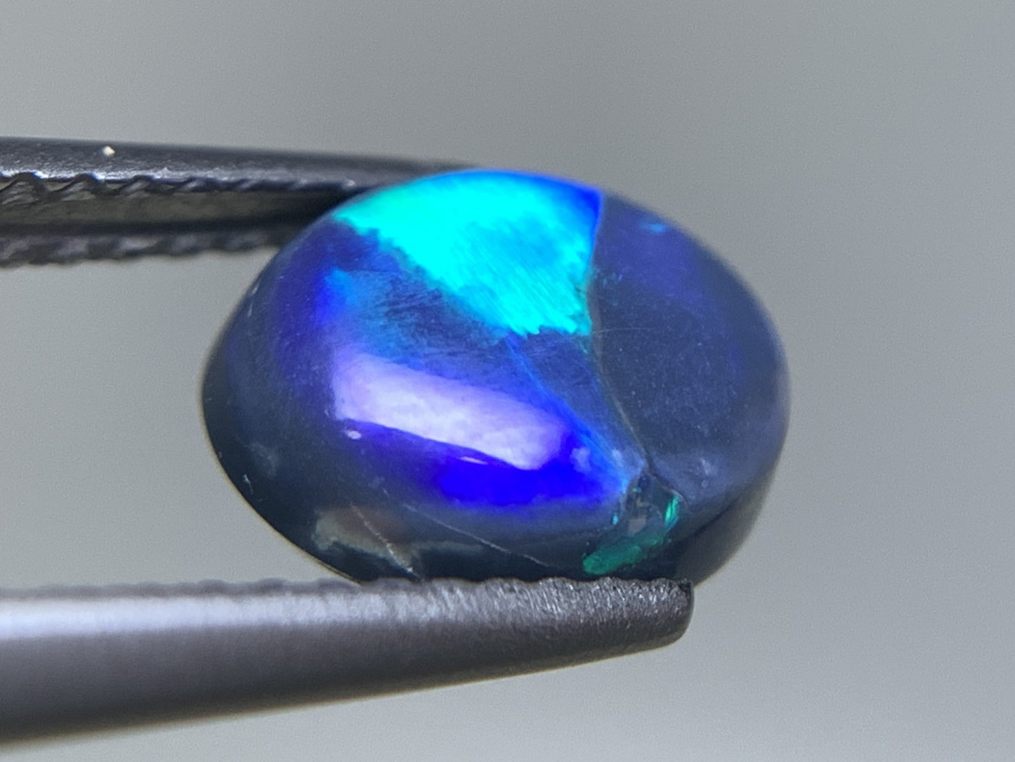 ブラックオパール 天然 1.283ct 中央宝石ソーティング付き 8.2㎜×6.6㎜×3.6㎜ ルース（ 裸石 ） 7098Y