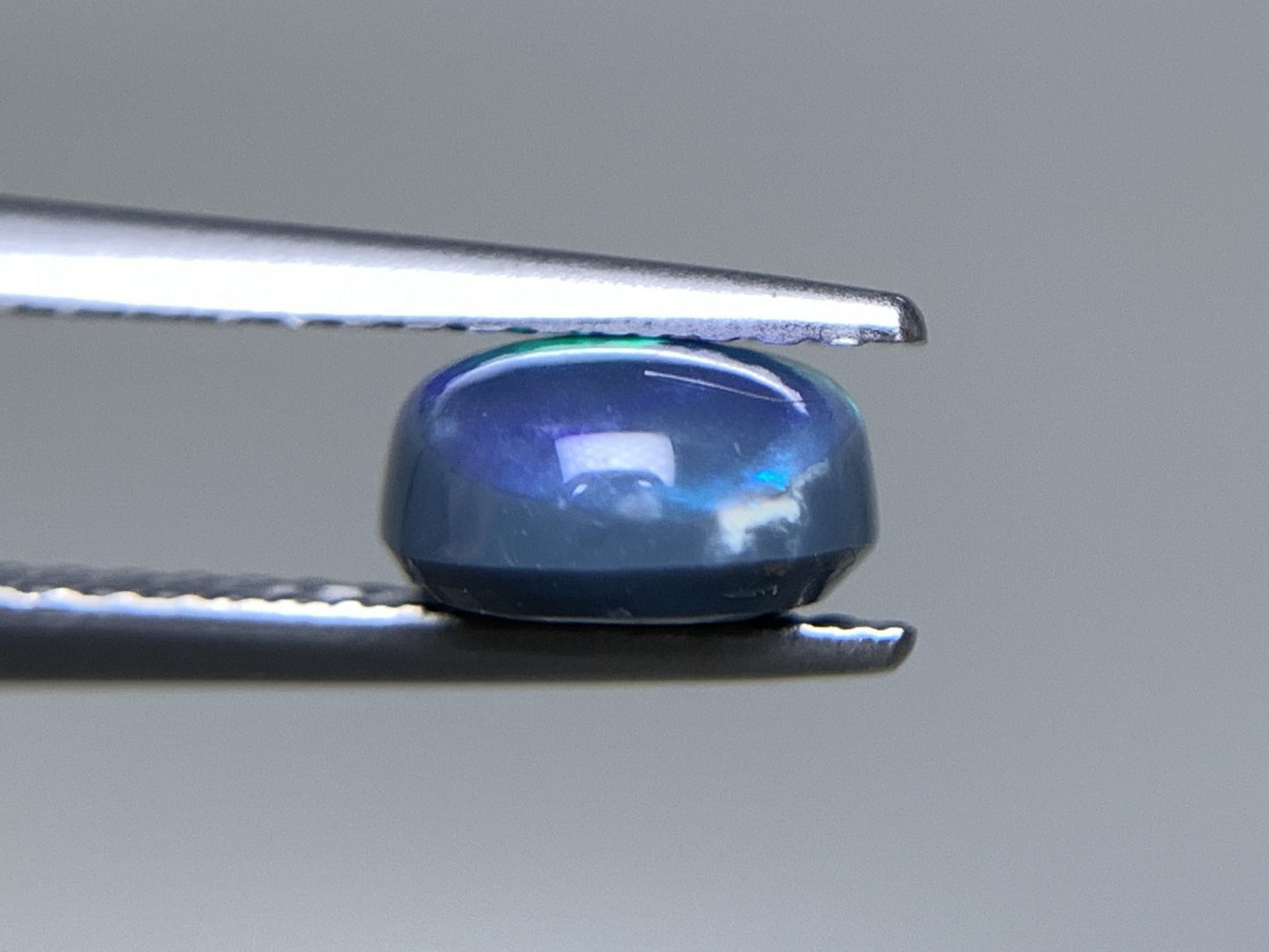 ブラックオパール 天然 1.283ct 中央宝石ソーティング付き 8.2㎜×6.6㎜×3.6㎜ ルース（ 裸石 ） 7098Y