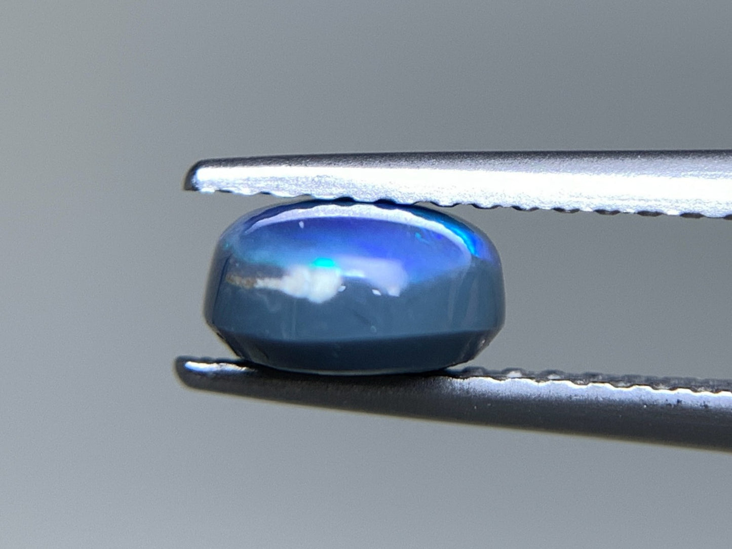 ブラックオパール 天然 1.283ct 中央宝石ソーティング付き 8.2㎜×6.6㎜×3.6㎜ ルース（ 裸石 ） 7098Y