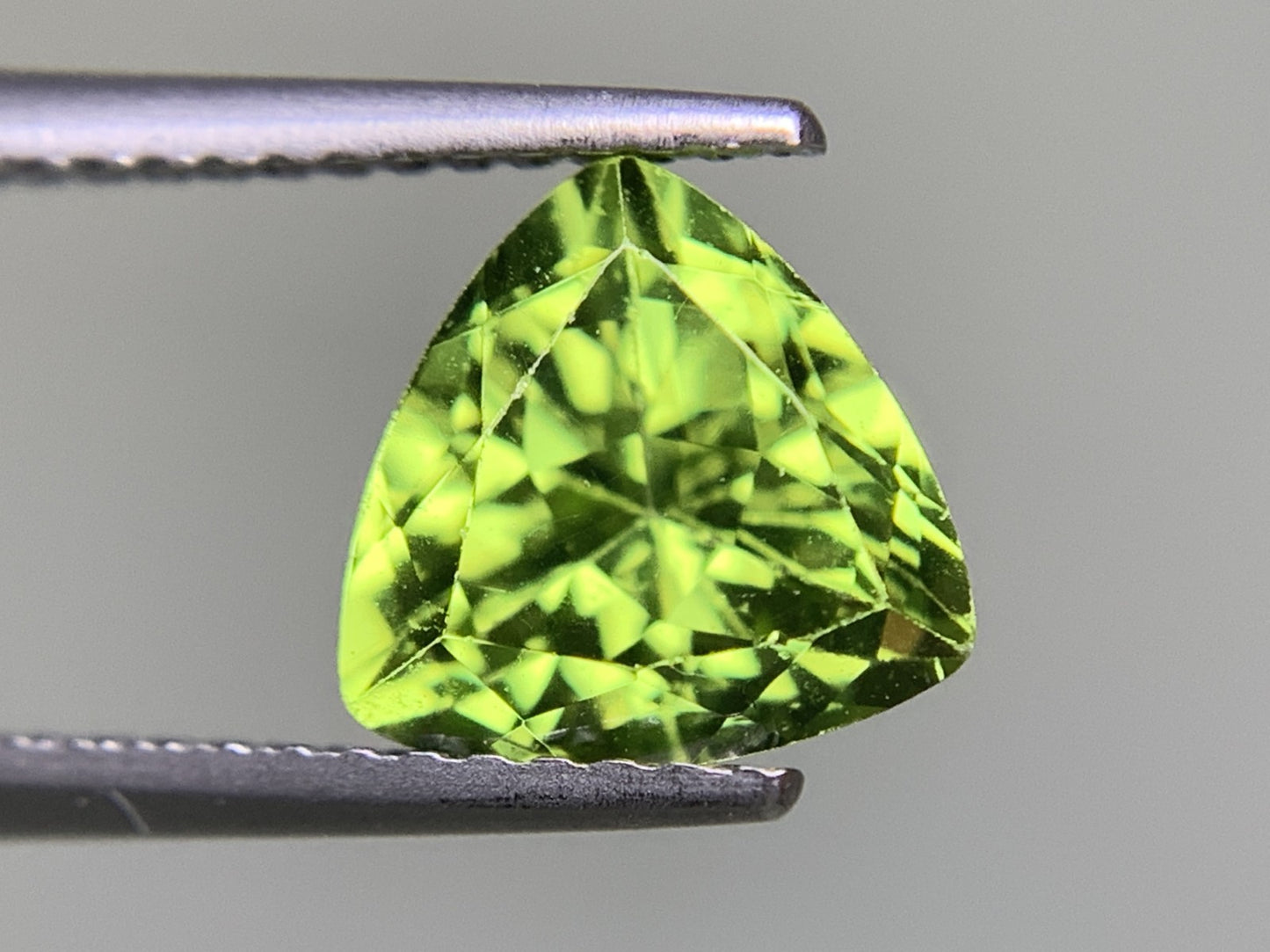 ペリドット 天然 2.053ct 宝石ソーティング付き 8.0㎜×7.9㎜×5.2㎜ ルース（ 裸石 ） 8313Y