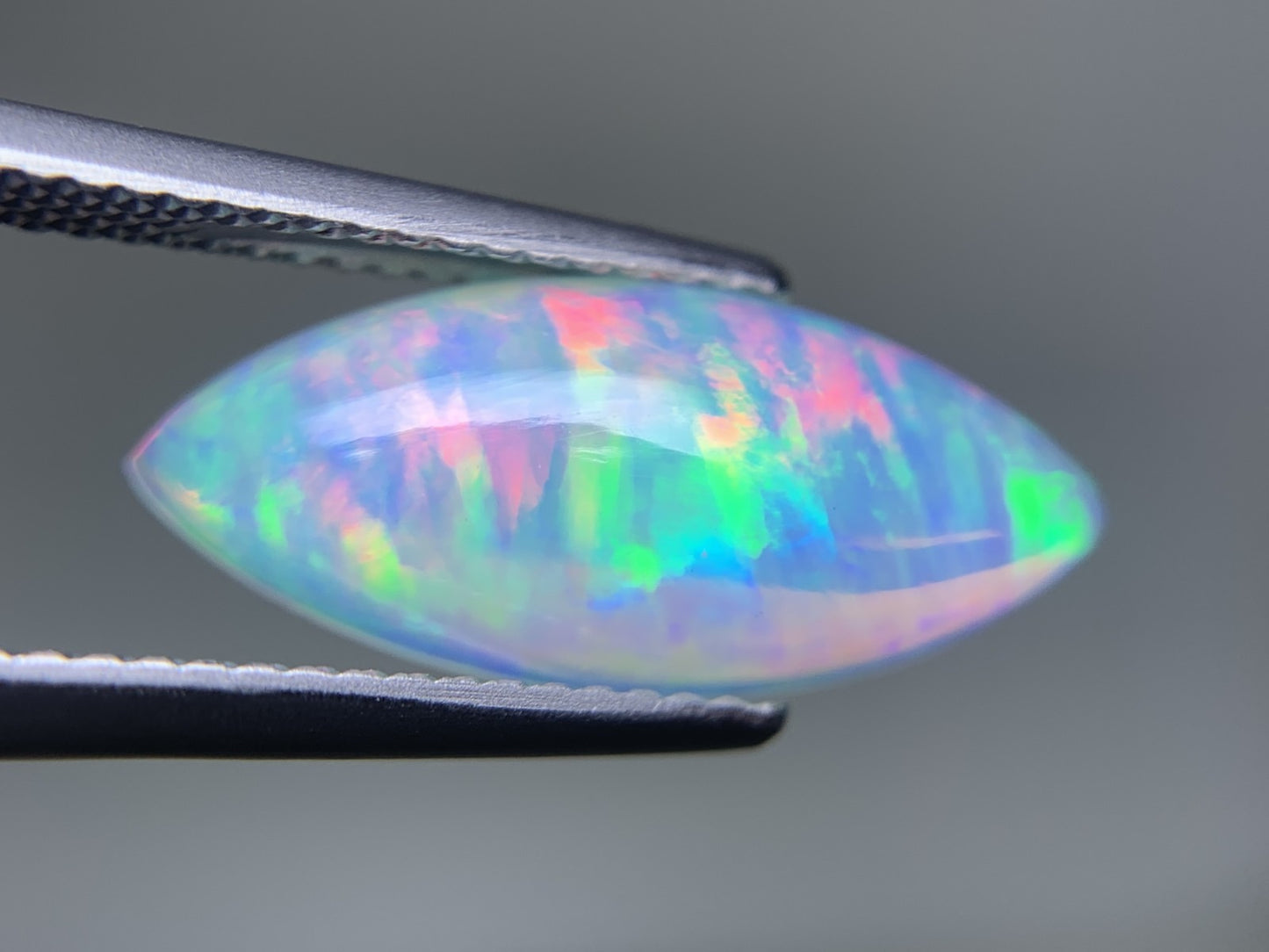 オパール 2.602ct 宝石ソーティング付き  18.0㎜×7.6㎜×3.9㎜  ルース（ 裸石 ） 3955Y