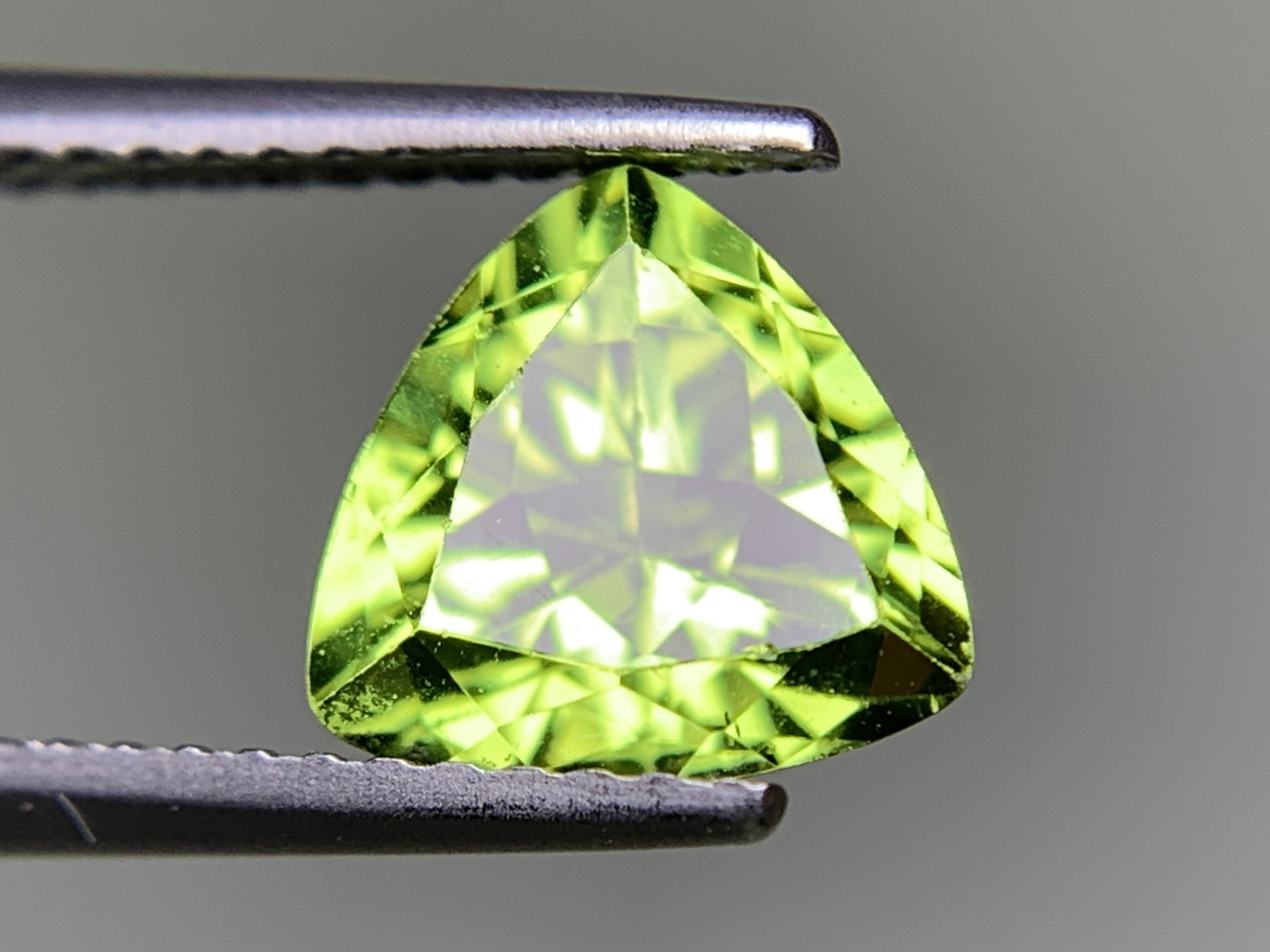 ペリドット 天然 2.053ct 宝石ソーティング付き 8.0㎜×7.9㎜×5.2㎜ ルース（ 裸石 ） 8313Y