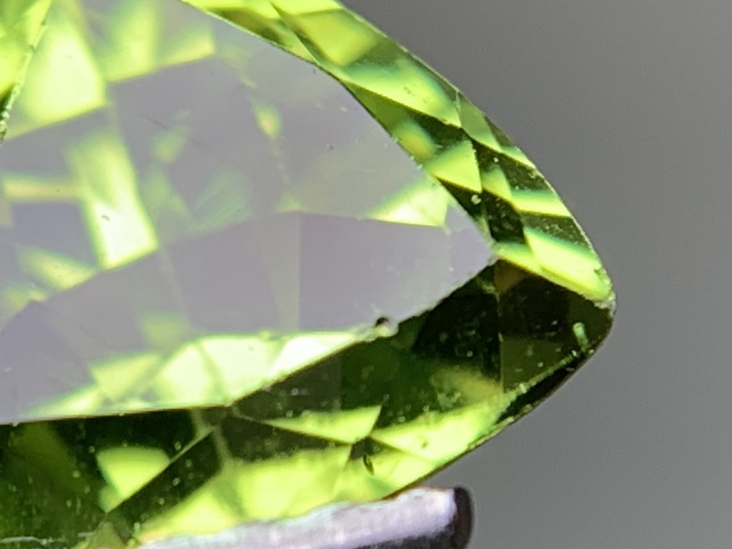 ペリドット 天然 2.053ct 宝石ソーティング付き 8.0㎜×7.9㎜×5.2㎜ ルース（ 裸石 ） 8313Y