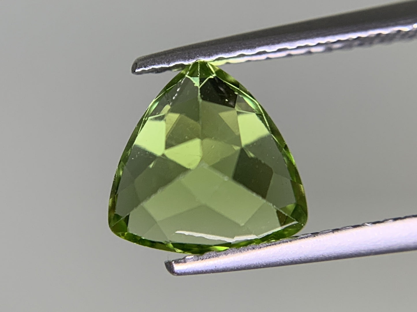 ペリドット 天然 2.053ct 宝石ソーティング付き 8.0㎜×7.9㎜×5.2㎜ ルース（ 裸石 ） 8313Y