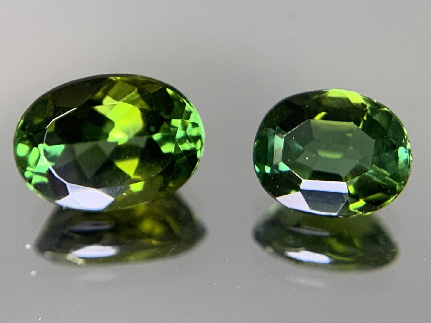 グリーントルマリン ２点セット 2.369ct  宝石ソーティング付き  ルース（ 裸石 ） 1881Y  1846Y