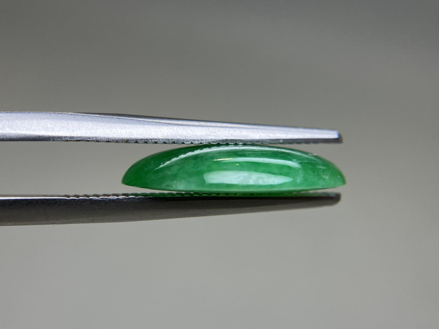 ヒスイ 翡翠 天然 4.857ct 宝石ソーティング付き 15.0㎜×11.1㎜×3.0㎜ ルース（ 裸石 ） 5292YY