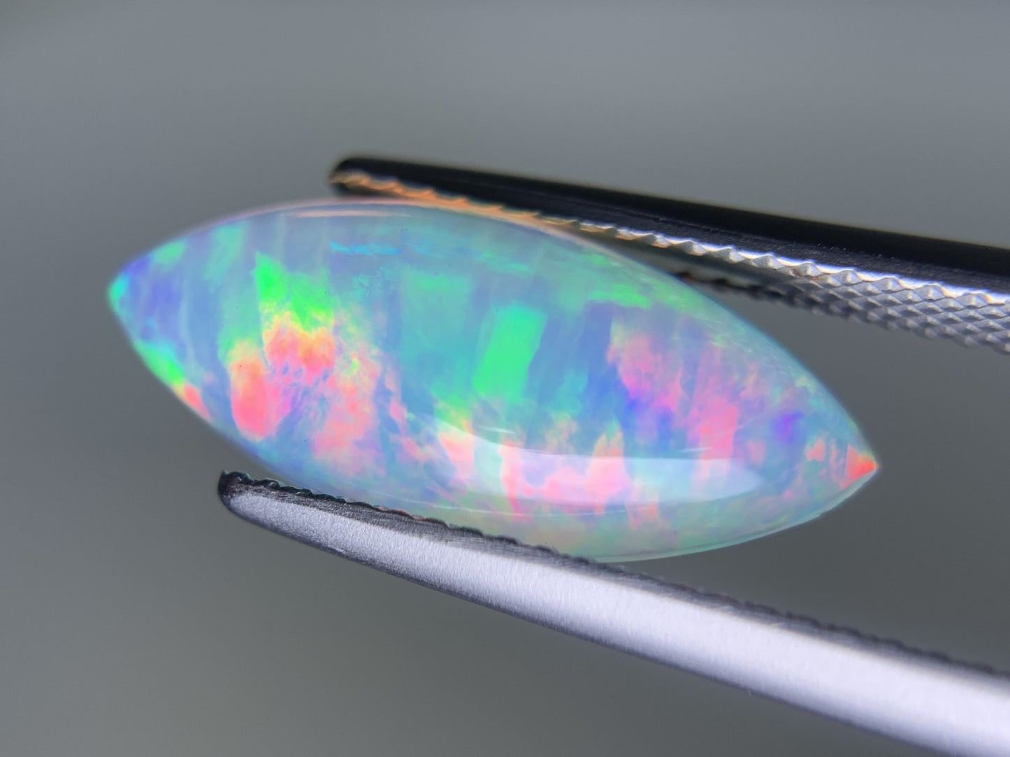オパール 2.602ct 宝石ソーティング付き  18.0㎜×7.6㎜×3.9㎜  ルース（ 裸石 ） 3955Y