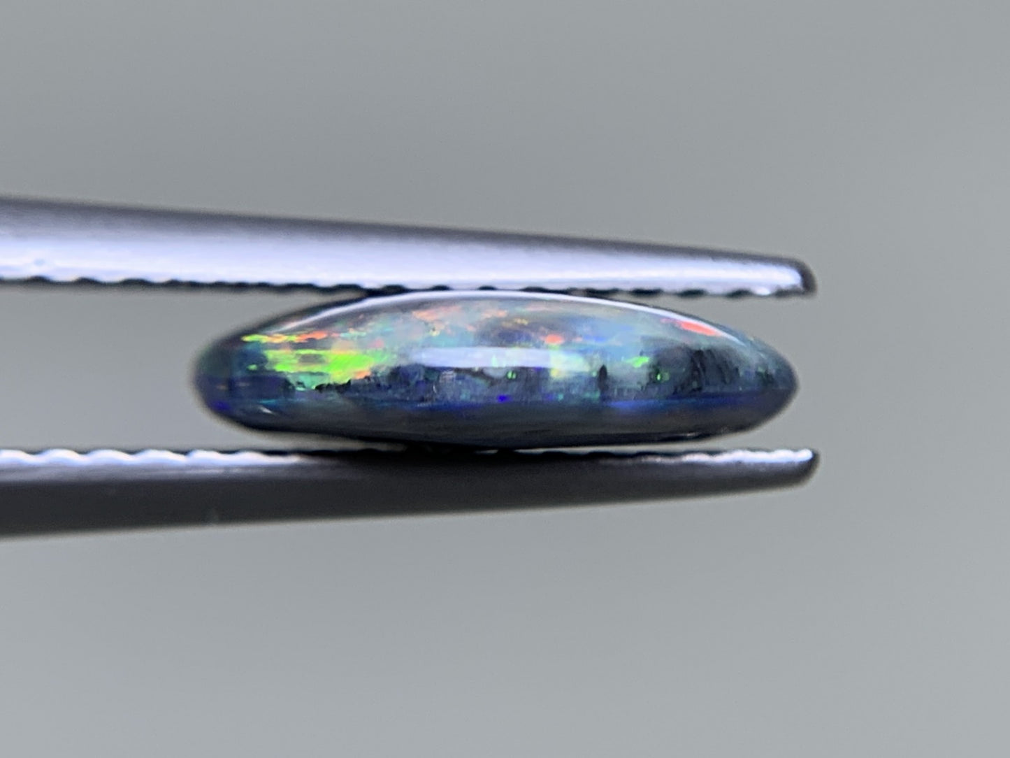 ブラックオパール 天然 1.968ct 中央宝石ソーティング付き 11.2㎜×9.9㎜×2.9㎜ ルース（ 裸石 ） 6304Y