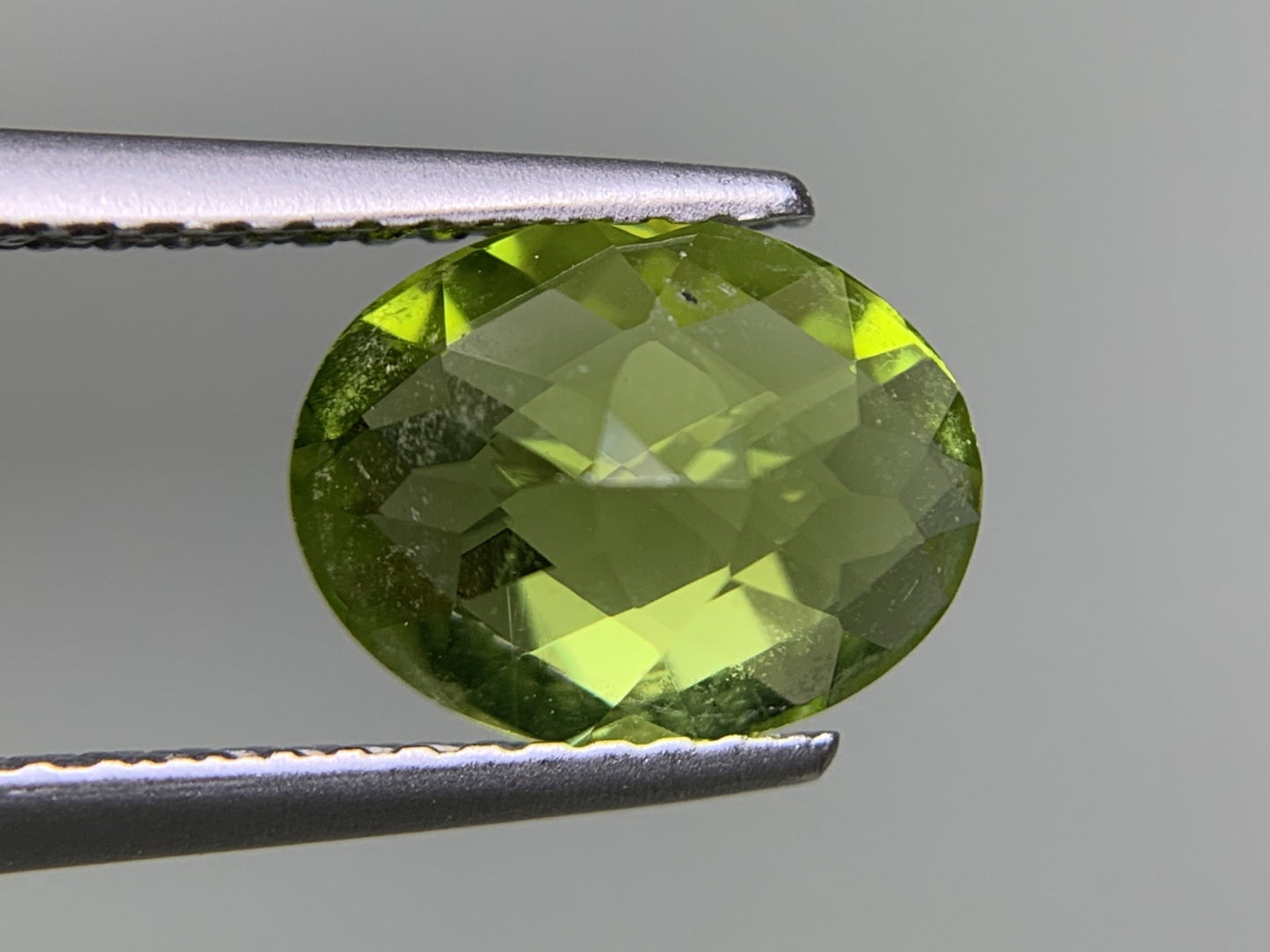 ペリドット 天然 1.623ct 宝石ソーティング付き 9.0㎜×6.9㎜×4.2㎜ ルース（ 裸石 ） 8314Y