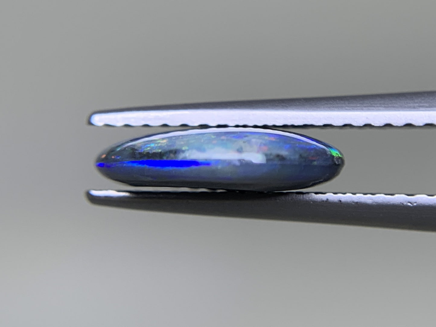 ブラックオパール 天然 1.968ct 中央宝石ソーティング付き 11.2㎜×9.9㎜×2.9㎜ ルース（ 裸石 ） 6304Y