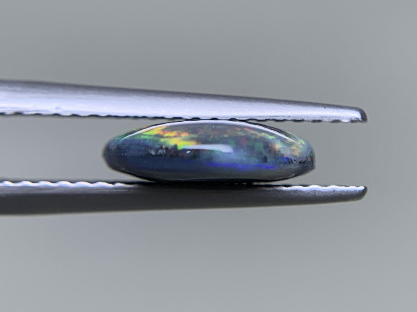 ブラックオパール 天然 1.968ct 中央宝石ソーティング付き 11.2㎜×9.9㎜×2.9㎜ ルース（ 裸石 ） 6304Y