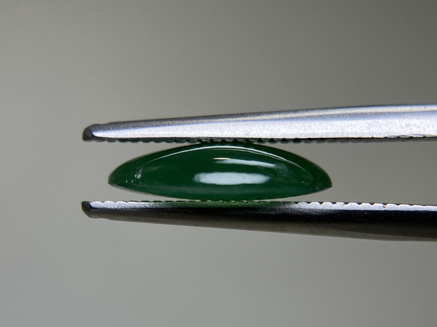 ヒスイ 翡翠 天然 2.560ct 宝石ソーティング付き 11.3㎜×8.9㎜×2.8㎜ ルース（ 裸石 ） 5304YY