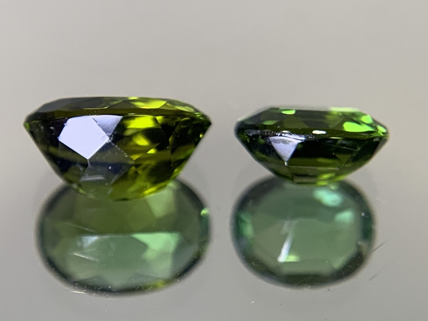 グリーントルマリン ２点セット 2.369ct  宝石ソーティング付き  ルース（ 裸石 ） 1881Y  1846Y
